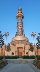 Monumento de Istiklol en Dushambe en Tayikistán