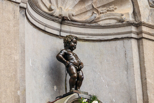 Famous Manneken Pis fountain in Brussels, Belgium. The symbol of Brussels