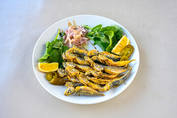 Fried Anchovies (Turkish Name: Hamsi Tava) .Hamsi, istavrit, sardalya tava. Balik kizartma. Izgara cipura levrek, palamut  yesil salata.