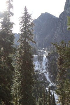 tall waterfall hike