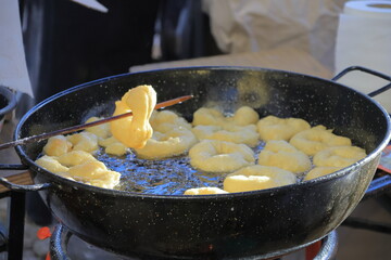 buñuelos fritos aceite oliva sarten tradicion