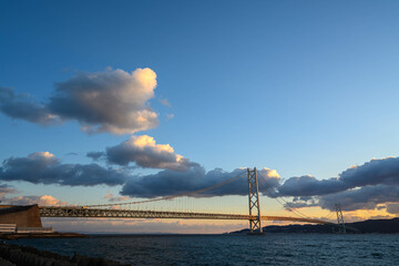 夕暮れの明石海峡大橋