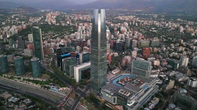 Costanera center y r&iacute;o mapocho, providencia desde el cielo con Dron