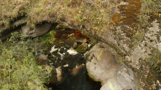 PUENTE PANTOJA - CATARATA DE GOCTA NACIENTE