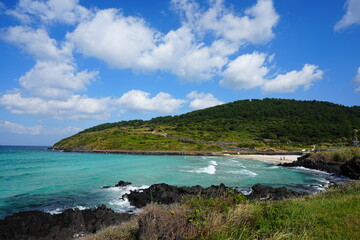 Obraz premium turquoise sea and blue sky