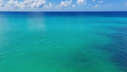 Obraz premium Ocean water with vivid green and blue hues