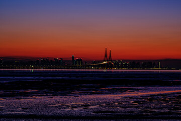 Obraz premium Early morning of Incheon against sky during sunrise