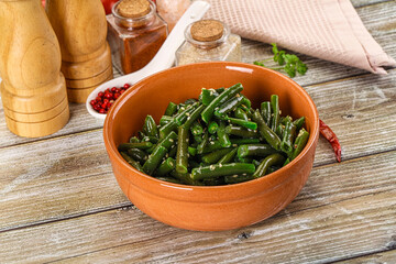 Green bean salad with sesame seeds