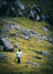 Der einsame Aufstieg: Eine Reise durch die Wildnis