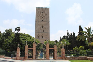 Obraz premium Tour Hassan devant les grilles à Rabat au Maroc