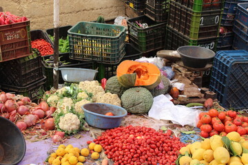 Marché de légumes au Maroc à Fes dans la rue