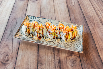 Uramaki is usually topped with sesame seeds, although other ingredients such as tobiko  , furikake   or fish slices can also be used.