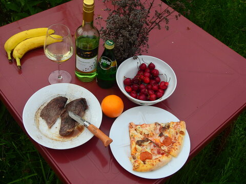 Bottle of South African Kuumba Chardonnay white wine in a garden setting with picnic style food pairings in summer