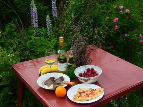 Bottle of South African Kuumba Chardonnay white wine in a garden setting with picnic style food pairings in summer