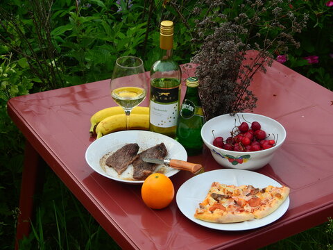 Bottle of South African Kuumba Chardonnay white wine in a garden setting with picnic style food pairings in summer