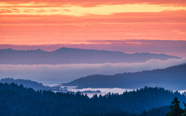 Breathtaking, beautiful sunrise view in mountains Silicon Valley, dreamy backdrop for trekking enthusiasts. Travel moment captures natures harmony and the allure of morning light in California's hills