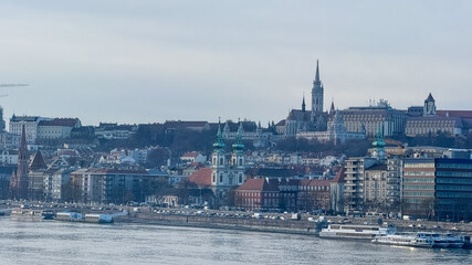 Fototapeta premium Panoramic view of Budapest's historic skyline along the Danube River, highlighting architectural beauty and European travel during Easter