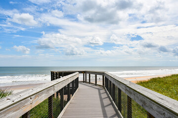 Obraz premium Boardwalk at Gamble Rogers Memorial State Recreation Area at Flagler Beach in Flagler County, Florida