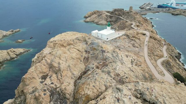 Vue a&eacute;rienne professionnel panoramique au drone de L'&Icirc;le-Rousse, de la Pietra, en Corse avec phare en bord de mer m&eacute;diterran&eacute;e, France