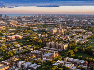 Obraz premium Chicago cityscape at sunset, showing residential neighborhoods, a park, and a church. Urban landscape. University Village - Little Italy, Chicago, Illinois, United States Of America