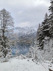 Озеро в горах