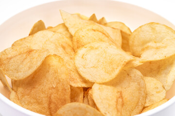 お酒のあてにポテトチップス