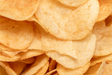 お酒のあてにポテトチップス