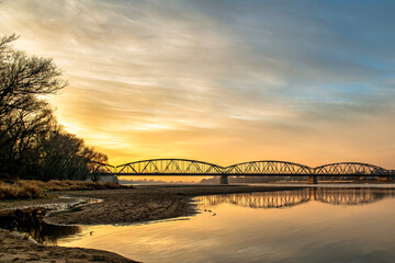 Fototapeta premium noc, woda, niebo, rzeka, morski, gród, sundown, krajobraz, jezior, architektura, brydż, podróż, wieczorny, europa, dzisiejszy wieczór, chmura, lampki, dom, charakter, czółno, oceanu, miasteczko, iskra