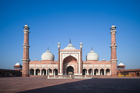 Jama Masjid mosque courtyard and facade, Delhi, India