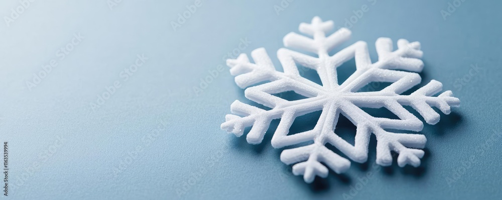 Poster Snowflake abstract background idea. A close-up view of a delicate white snowflake against a serene blue background.