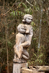 statue de la fertilité croyance religieuse malgache, Parc National de Kirindy, Madagascar