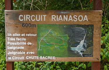 cascade, riviere, forêt primaire tropicale, Parc National Andasibé Mantadia, Madagascar