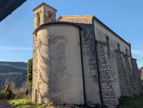 Antica chiesa sul monte Nerone nelle Marche
