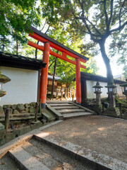 春日大社参道に建つ鳥居