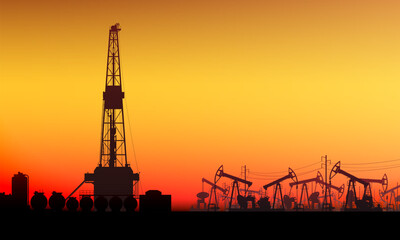 Obraz premium Land crude oil drilling rig, derrick, pumpjack. Oil field, pump jack. Background colorful sunset sky. Gas. Onshore production, industry, business. Silhouette, horizon, desert. Vector illustration
