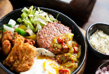 Hamburger steak and vegetable salad in a pan