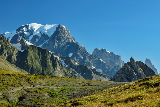Scenic veiw of meadow near Mont Blanc in Italy