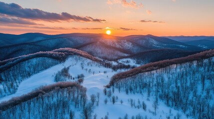 Obraz premium Snowy Mountain Landscape at Sunset with Aerial Perspective Showcasing Winter Serenity and Natural Beauty in the Wilderness