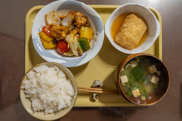和風家庭料理の彩り豊かな定食