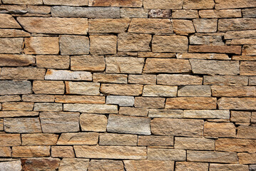 Natursteinmauer, Fassade eines alten Gebäudes