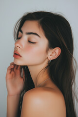 Naklejka premium Closeup Portrait of a Beautiful Woman Model with Healthy, Glowing Skin Care
