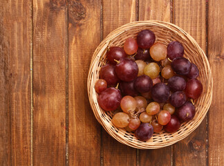 bowl of grapes