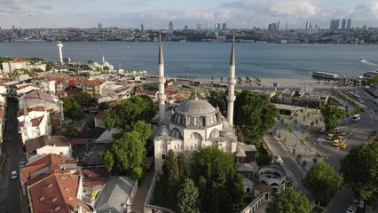 Obraz premium Yeni Valide Mosque Uskudar of Istanbul
