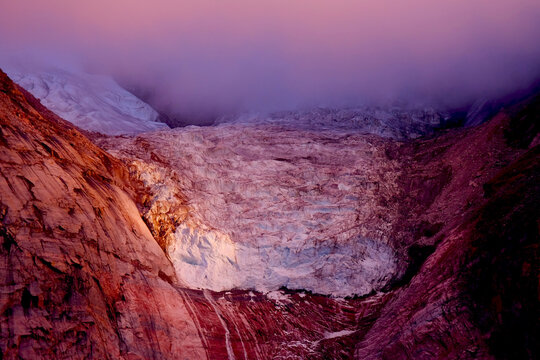 Massive glacier collapse in spectacular Canadian fjords