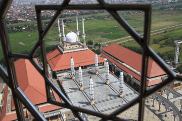 Fototapeta premium The Grand Mosque of Central Java in the city of Semarang is a religious tourist attraction