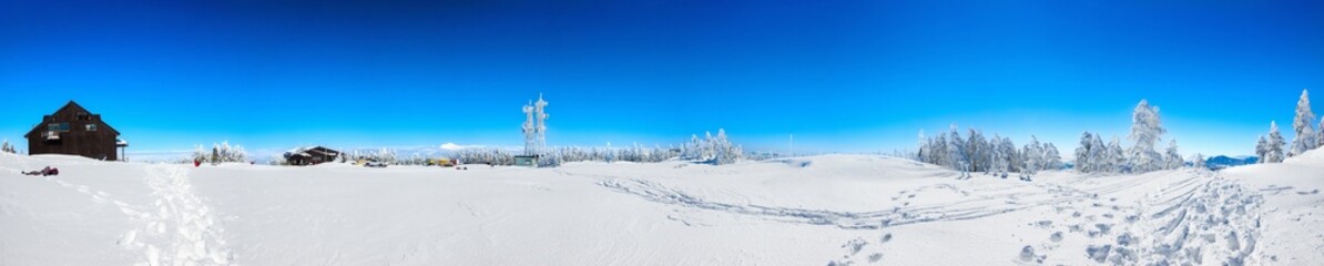 Panoramic view of the top of snowy mountain on a clear day (Yokoteyama, Nagano, Japan)