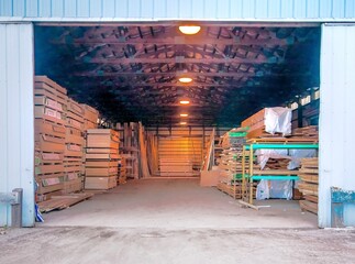 Driveway thru lumber warehouse building for loading and unloading