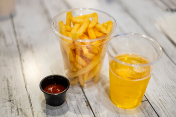 フライドポテトとビール