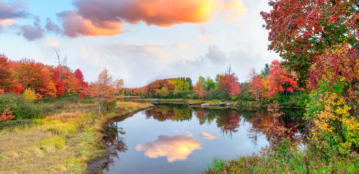 Mt Desert Narrows in Foliage Season, Bar Barbor - ME, USA