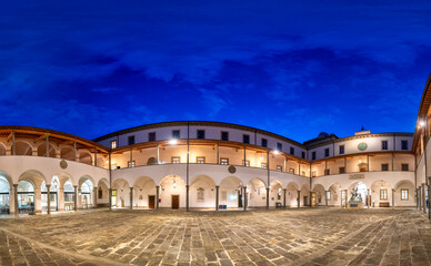 Fototapeta premium La Sapienza University in Pisa Italy Illuminated at Night with Historic Charm